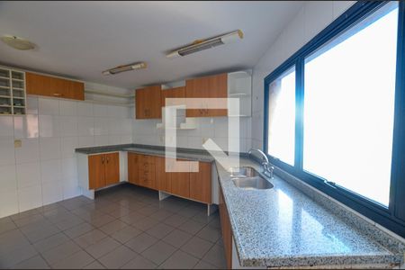 Apartamento à venda com 218m², 4 quartos e 3 vagas Apartamento à venda com 218m², 4 quartos e 3 vagasCozinha