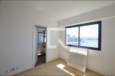 Apartamento à venda com 218m², 4 quartos e 3 vagas Apartamento à venda com 218m², 4 quartos e 3 vagasQuarto