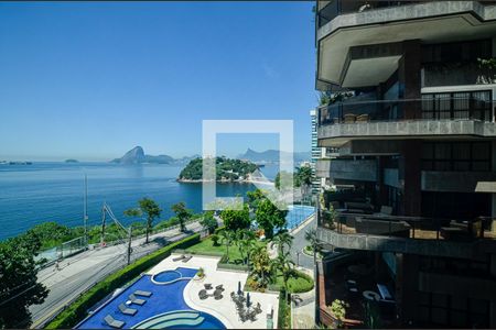 Apartamento à venda com 218m², 4 quartos e 3 vagas Apartamento à venda com 218m², 4 quartos e 3 vagasSuite