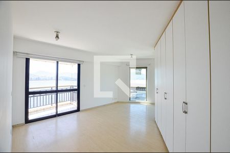 Apartamento à venda com 218m², 4 quartos e 3 vagas Apartamento à venda com 218m², 4 quartos e 3 vagasSuite