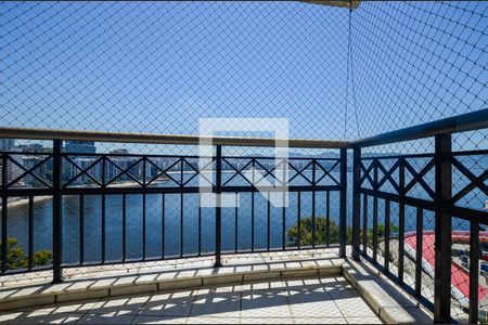 Apartamento à venda com 218m², 4 quartos e 3 vagas Apartamento à venda com 218m², 4 quartos e 3 vagasSuite