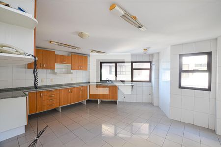 Apartamento à venda com 218m², 4 quartos e 3 vagas Apartamento à venda com 218m², 4 quartos e 3 vagasCozinha