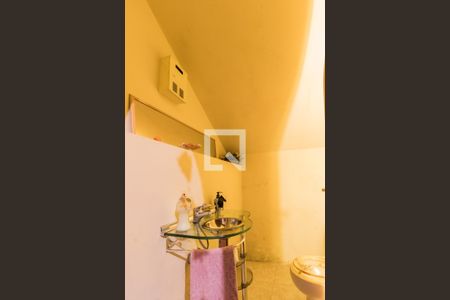 Casa à venda com 230m², 3 quartos e 2 vagasLavabo