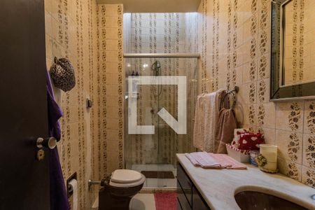 Casa à venda com 230m², 3 quartos e 2 vagasBanheiro da Suite