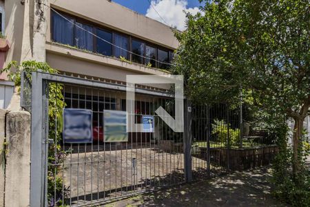 Casa à venda com 230m², 3 quartos e 2 vagasFachada