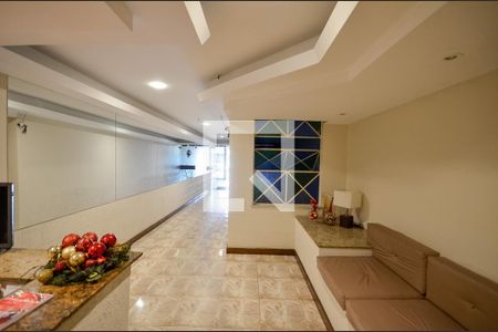 Apartamento à venda com 90m², 2 quartos e 1 vaga Apartamento à venda com 90m², 2 quartos e 1 vagaHall