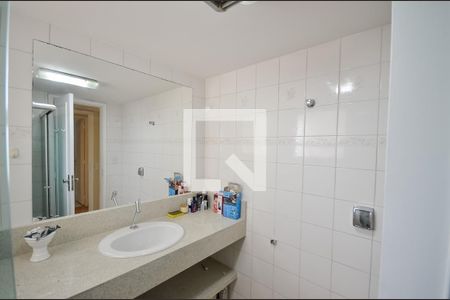 Apartamento à venda com 90m², 2 quartos e 1 vaga Apartamento à venda com 90m², 2 quartos e 1 vagaBanheiro da Suíte