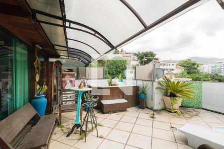 Apartamento à venda com 232m², 3 quartos e 2 vagasCobertura