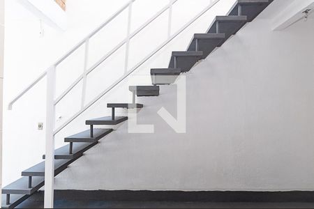 Casa para alugar com 55m², 1 quarto e sem vaga Casa para alugar com 55m², 1 quarto e sem vagaEscada