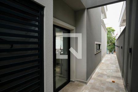 Casa à venda com 607m², 7 quartos e 8 vagasCorredor Lateral 1