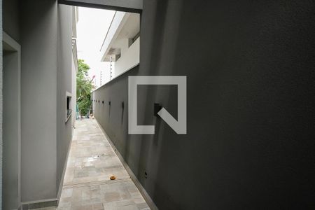 Casa à venda com 607m², 7 quartos e 8 vagasCorredor Lateral 1