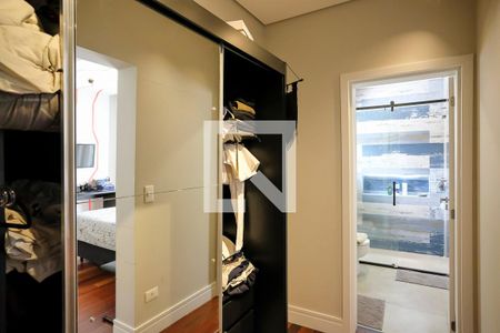 Casa à venda com 607m², 7 quartos e 8 vagasCloset Suíte 2