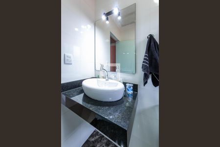 Casa à venda com 170m², 4 quartos e 2 vagasBanheiro da Suíte 2