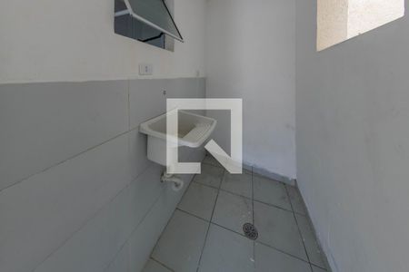 Banheiro de kitnet/studio para alugar com 1 quarto, 35m² em Sítio Pinheirinho, São Paulo