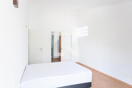 Casa de condomínio à venda com 350m², 3 quartos e 6 vagas Casa de condomínio à venda com 350m², 3 quartos e 6 vagassuite