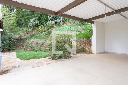 Casa de condomínio à venda com 350m², 3 quartos e 6 vagas Casa de condomínio à venda com 350m², 3 quartos e 6 vagasQuintal