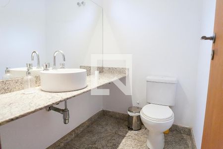 Casa de condomínio à venda com 350m², 3 quartos e 6 vagas Casa de condomínio à venda com 350m², 3 quartos e 6 vagasLavabo