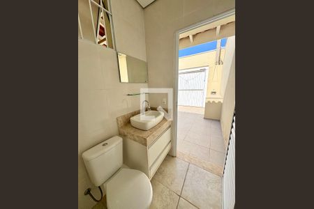 Casa para alugar com 100m², 2 quartos e 1 vaga Casa para alugar com 100m², 2 quartos e 1 vagaBanheiro de Serviço
