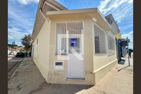 Casa para alugar com 100m², 2 quartos e 1 vaga Casa para alugar com 100m², 2 quartos e 1 vagaFachada