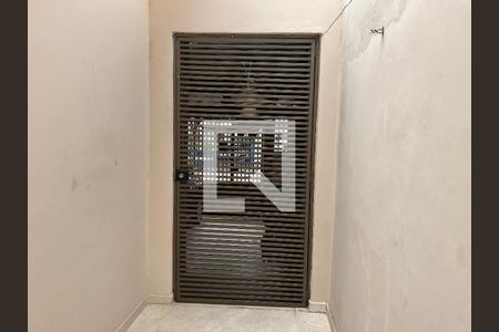 Garagem de casa à venda com 2 quartos, 56m² em Jardim Nordeste, São Paulo