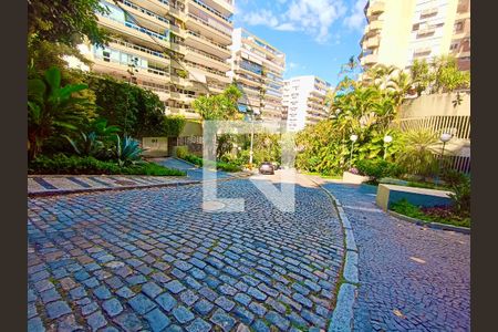 Apartamento para alugar com 168m², 4 quartos e 3 vagas Apartamento para alugar com 168m², 4 quartos e 3 vagasVista da Rua