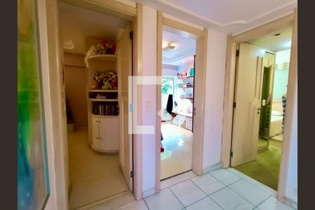 Apartamento para alugar com 168m², 4 quartos e 3 vagas Apartamento para alugar com 168m², 4 quartos e 3 vagasCorredor