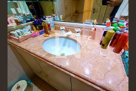 Apartamento para alugar com 168m², 4 quartos e 3 vagas Apartamento para alugar com 168m², 4 quartos e 3 vagasBanheiro social