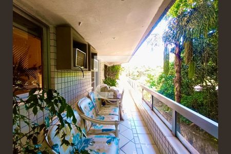 Apartamento para alugar com 168m², 4 quartos e 3 vagas Apartamento para alugar com 168m², 4 quartos e 3 vagasVaranda