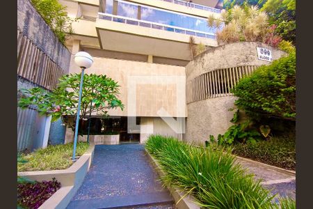 Apartamento para alugar com 168m², 4 quartos e 3 vagas Apartamento para alugar com 168m², 4 quartos e 3 vagasFachada