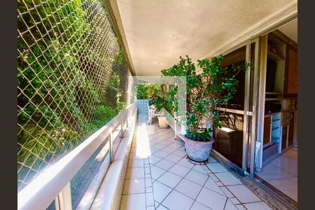 Apartamento para alugar com 168m², 4 quartos e 3 vagas Apartamento para alugar com 168m², 4 quartos e 3 vagasVaranda