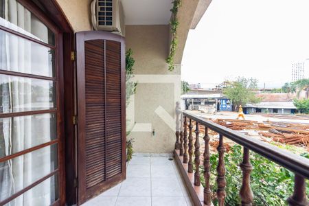 Sacada de casa à venda com 3 quartos, 180m² em Bonfim, Osasco