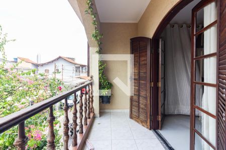 Sacada de casa à venda com 3 quartos, 180m² em Bonfim, Osasco