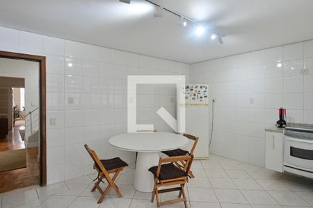 Casa à venda com 300m², 3 quartos e 2 vagas Casa à venda com 300m², 3 quartos e 2 vagasCozinha