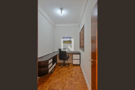 Casa à venda com 300m², 3 quartos e 2 vagas Casa à venda com 300m², 3 quartos e 2 vagasQuarto 2/Escritorio