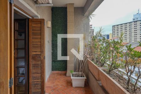 Casa à venda com 300m², 3 quartos e 2 vagas Casa à venda com 300m², 3 quartos e 2 vagasVaranda