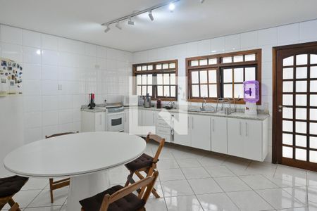 Casa à venda com 300m², 3 quartos e 2 vagas Casa à venda com 300m², 3 quartos e 2 vagasCozinha