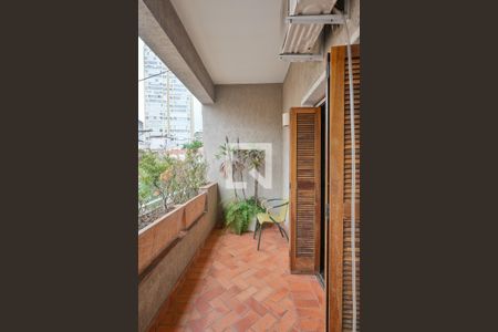 Casa à venda com 300m², 3 quartos e 2 vagas Casa à venda com 300m², 3 quartos e 2 vagasVaranda