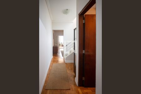 Casa à venda com 300m², 3 quartos e 2 vagas Casa à venda com 300m², 3 quartos e 2 vagasCirculação