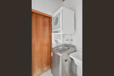 Casa à venda com 300m², 3 quartos e 2 vagas Casa à venda com 300m², 3 quartos e 2 vagasQuintal/Area de Serviço