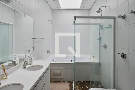 Casa à venda com 300m², 3 quartos e 2 vagas Casa à venda com 300m², 3 quartos e 2 vagasSuite Quarto 1