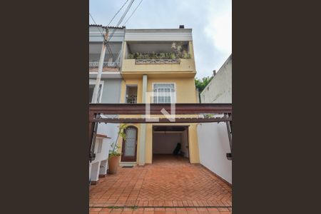 Casa à venda com 300m², 3 quartos e 2 vagas Casa à venda com 300m², 3 quartos e 2 vagasFachada