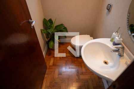 Casa à venda com 300m², 3 quartos e 2 vagas Casa à venda com 300m², 3 quartos e 2 vagasLavabo