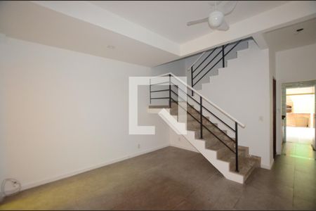 Sala de casa para alugar com 2 quartos, 81m² em Jardim Sulacap, Rio de Janeiro