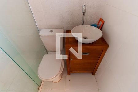 Banheiro de casa para alugar com 1 quarto, 40m² em Vila São Domingos, São Paulo