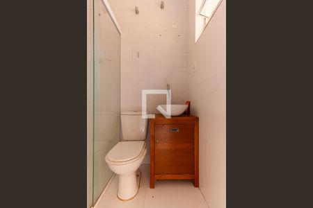 Banheiro de casa para alugar com 1 quarto, 40m² em Vila São Domingos, São Paulo