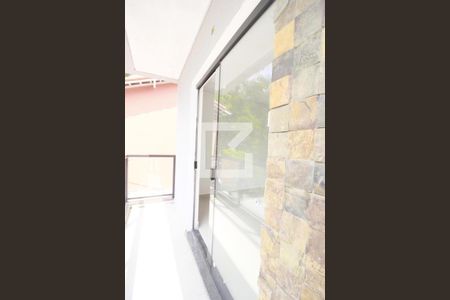 Casa à venda com 377m², 4 quartos e 5 vagasVaranda Quarto 2