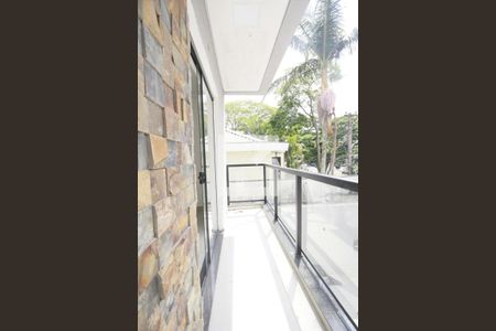 Casa à venda com 377m², 4 quartos e 5 vagasVaranda Quarto 1