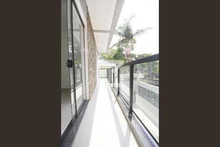 Casa à venda com 377m², 4 quartos e 5 vagasVaranda Quarto 2