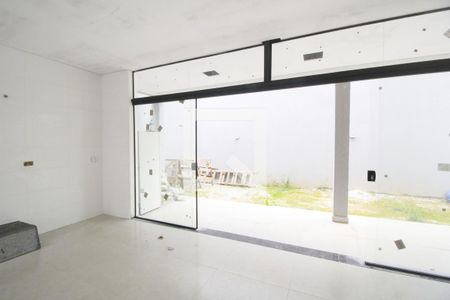 Casa à venda com 377m², 4 quartos e 5 vagasFundos