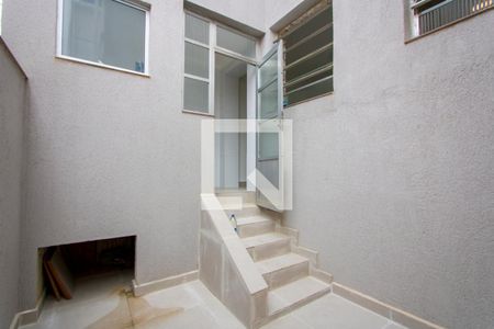 Casa para alugar com 120m², 2 quartos e 1 vaga Casa para alugar com 120m², 2 quartos e 1 vagaQuintal